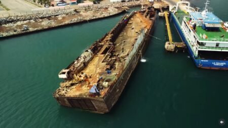 El impresionante estado del ferry María Rosario, reflotado tras siete años de desidia chavista para ser vendido en jugoso negocio de chatarras