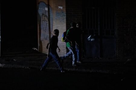 Varios sectores de Aragua continúan sin electricidad luego de explosión en subestación El Macaro