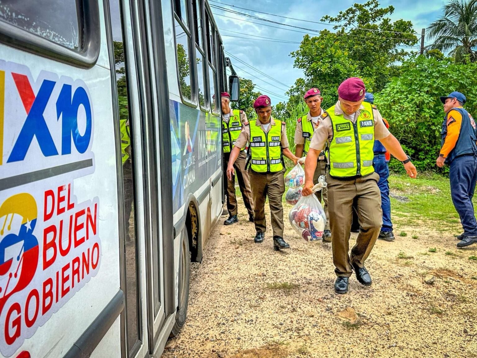 Despliegan atención en el poblado de Santa Fe tras lluvias en la zona