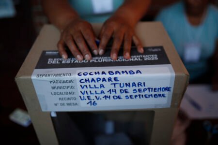 Opositores de Venezuela celebran los resultados de las elecciones generales en Bolivia