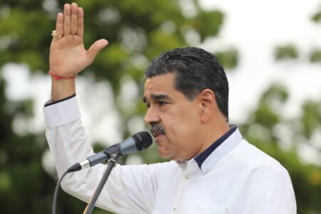Maduro asciende a general a embajador de su país en Colombia