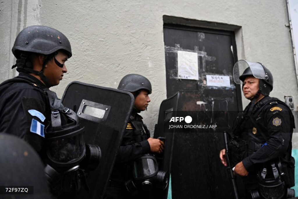 Pandilleros presos vuelven a tomar rehenes en prisiones de Guatemala