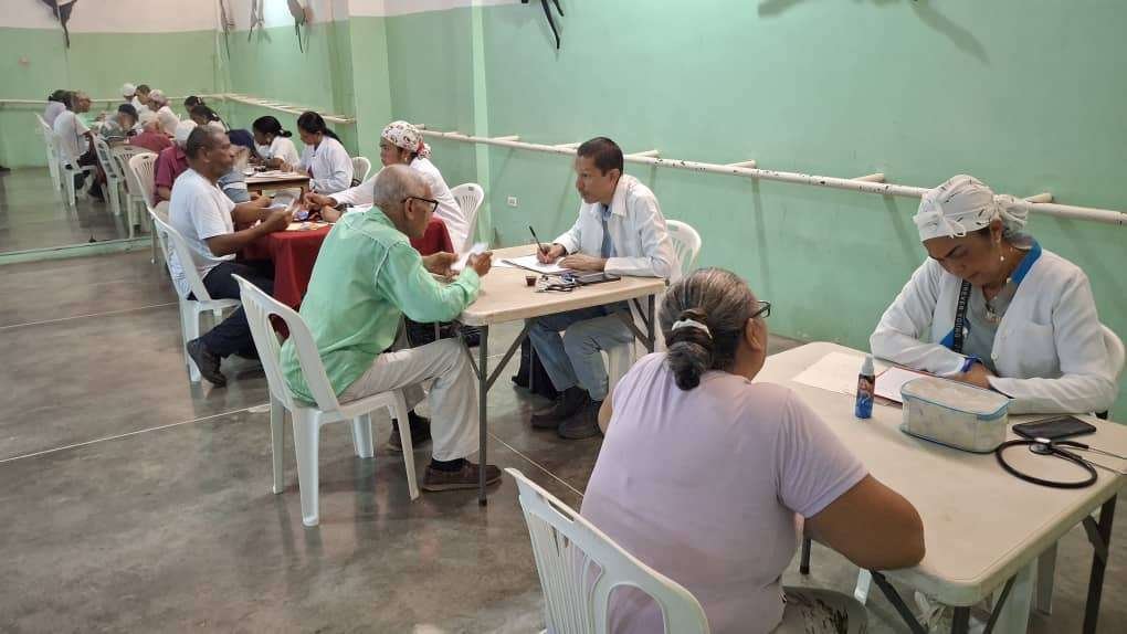Brindan atención médica a más de 100 cultores en Santa Lucía del Tuy