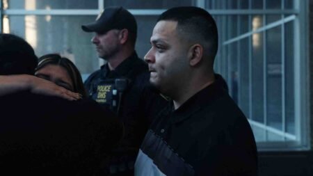 Migrante salvadoreño que fue enviado al CECOT y luego devuelto a Estados Unidos está siendo procesado para su deportación a Uganda: “Él no se quedará aquí”