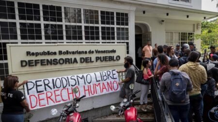 “Poco a poco van silenciando a la sociedad civil”, directora de Fundamedios sobre estudio que señala a Venezuela como epicentro de la diáspora periodística
