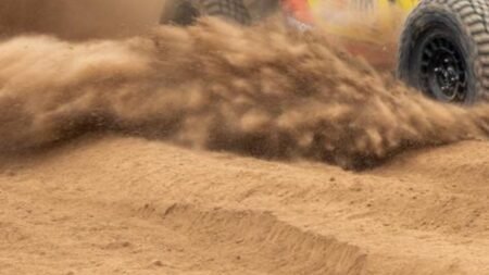 Así fue el accidente en el que un vehículo arrolló a una multitud en el Rally Vuelta al Ecuador: dos personas murieron y el evento fue cancelado