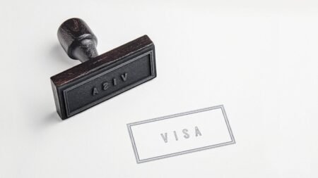 El país que incluirá tasas de visado como parte de un plan para recuperar la economía de la nación