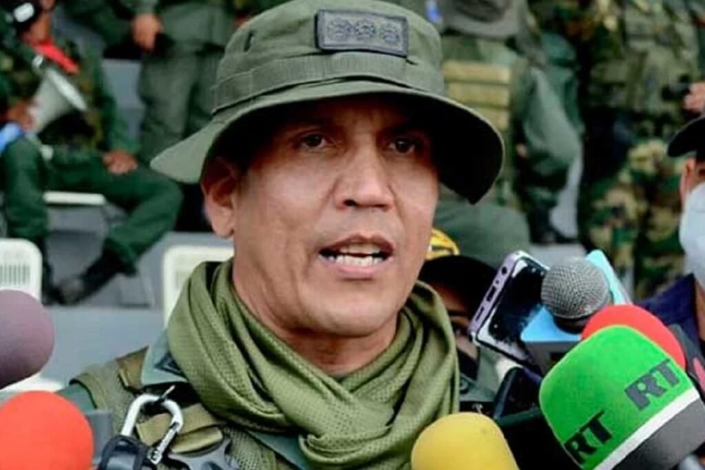 La FANB dice haber destruido diez campamentos colombianos