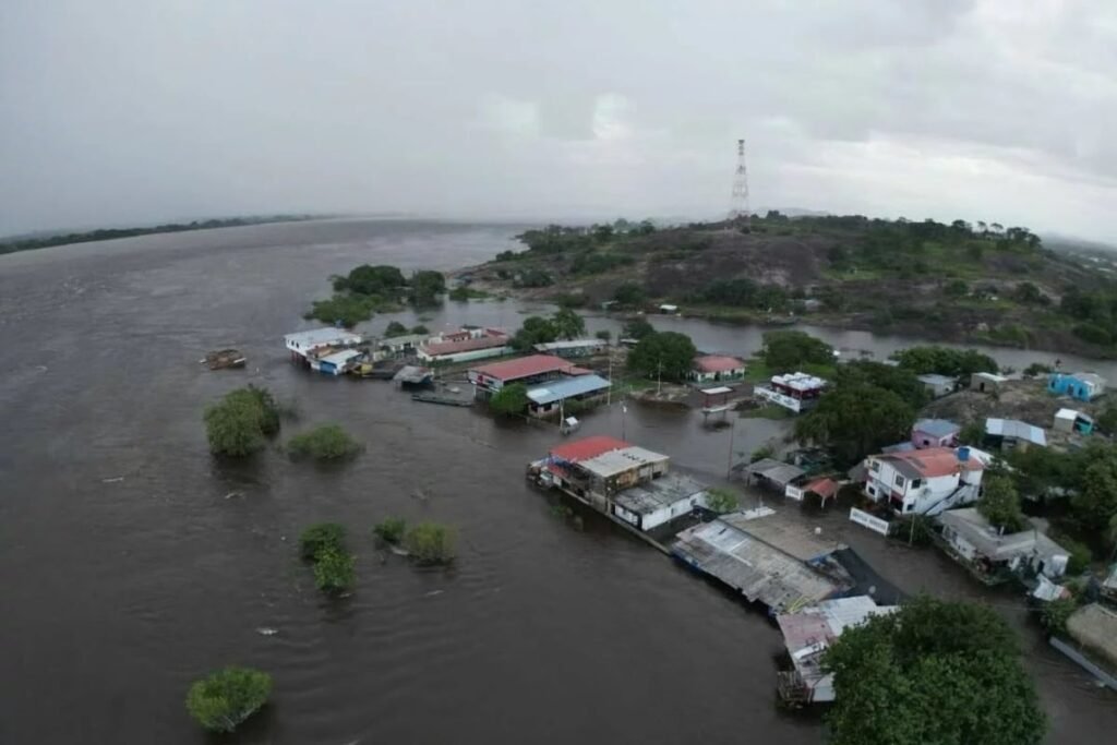 Más de 100 familias regresaron a sus hogares tras bajada del río Orinoco