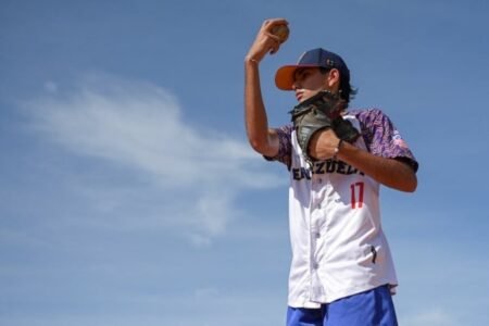 Pese a negativa de visas, beisbolistas venezolanos sueñan con jugar en las Grandes Ligas