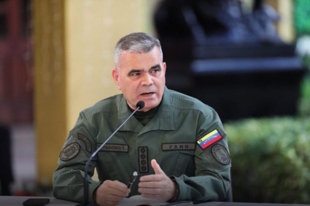 Padrino López manda mensaje a EE UU por despliegue militar