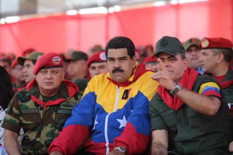 Ex rehenes estadounidenses demandaron a Maduro