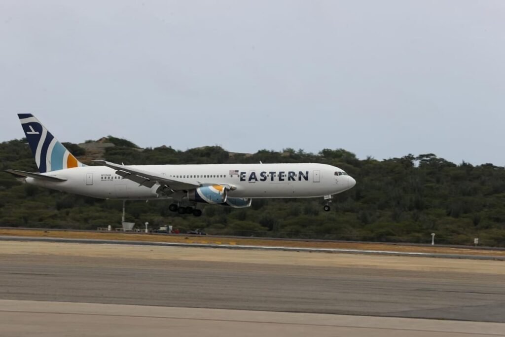 Seis niños venezolanos regresan al país tras ser repatriados desde EE. UU.