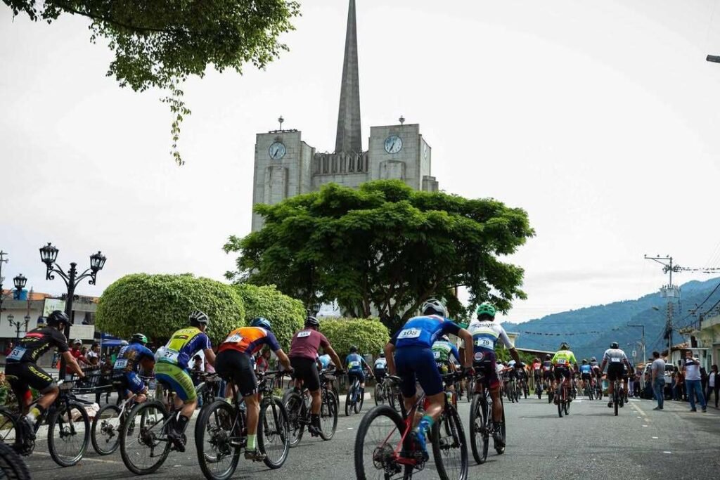 Mérida se prepara para la vuelta internacional a La Azulita en bicicleta